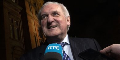 Chaithfeadh go bhfuil Micheál Martin ag fiafraí de féin– cén chaoi nach féidir liom éalú ó Bertie Ahern?