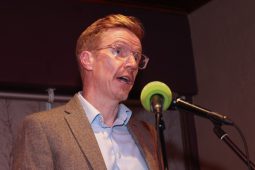 Duais litríochta Fhéile Cúirt buaite ag Rónán Mac Con Iomaire
