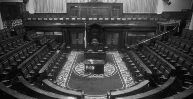 Ní féidir le gach dream a bhfuil cabhair phráinneach ón rialtas tuillte acu na bóithre a bhlocáil