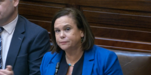 Gá le cur chuige nua ó Shinn Féin le hiad a chur i lár an aonaigh arís