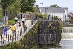 Ócáidí filíochta agus turas treoraithe i measc na dtionscamh Gaeilge atá ainmnithe do ghradam náisiúnta