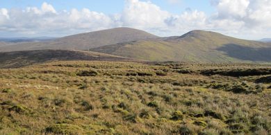 Tús curtha le fiosrúchán poiblí faoi mhianach óir i Sliabh Speirín