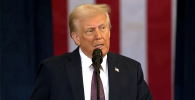 Trump sáinnithe idir dhá thine Bhealtaine sa Chaolas Hormuz