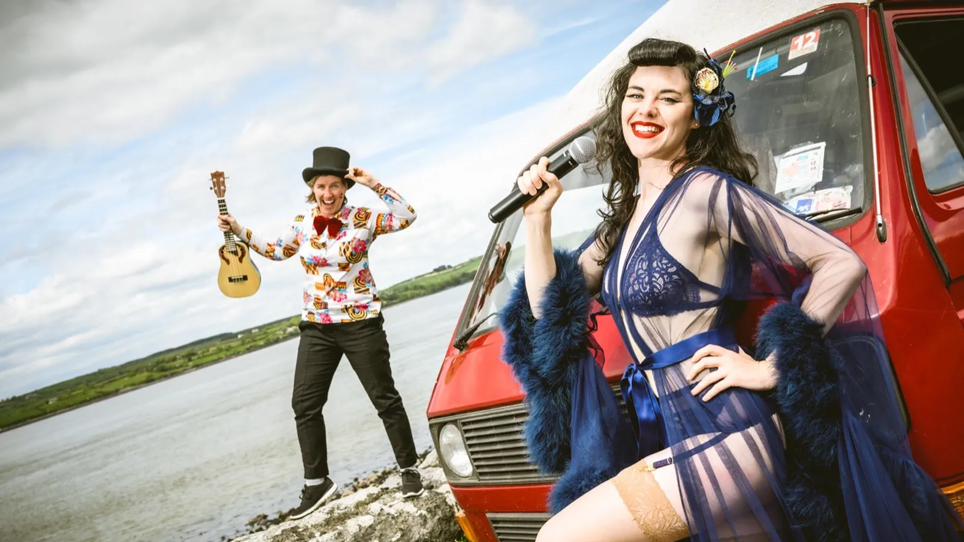 Cailíní dána amach is amach iad na Wild Geeze, ach tá níos mó ná aon bhrí amháin le ‘dána’