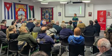 ‘Tá muid ag suí anseo gan a fhios againn céard atá romhainn’ – fearg agus imní léirithe faoi chiorruithe ar mhaoiniú na Gaeilge