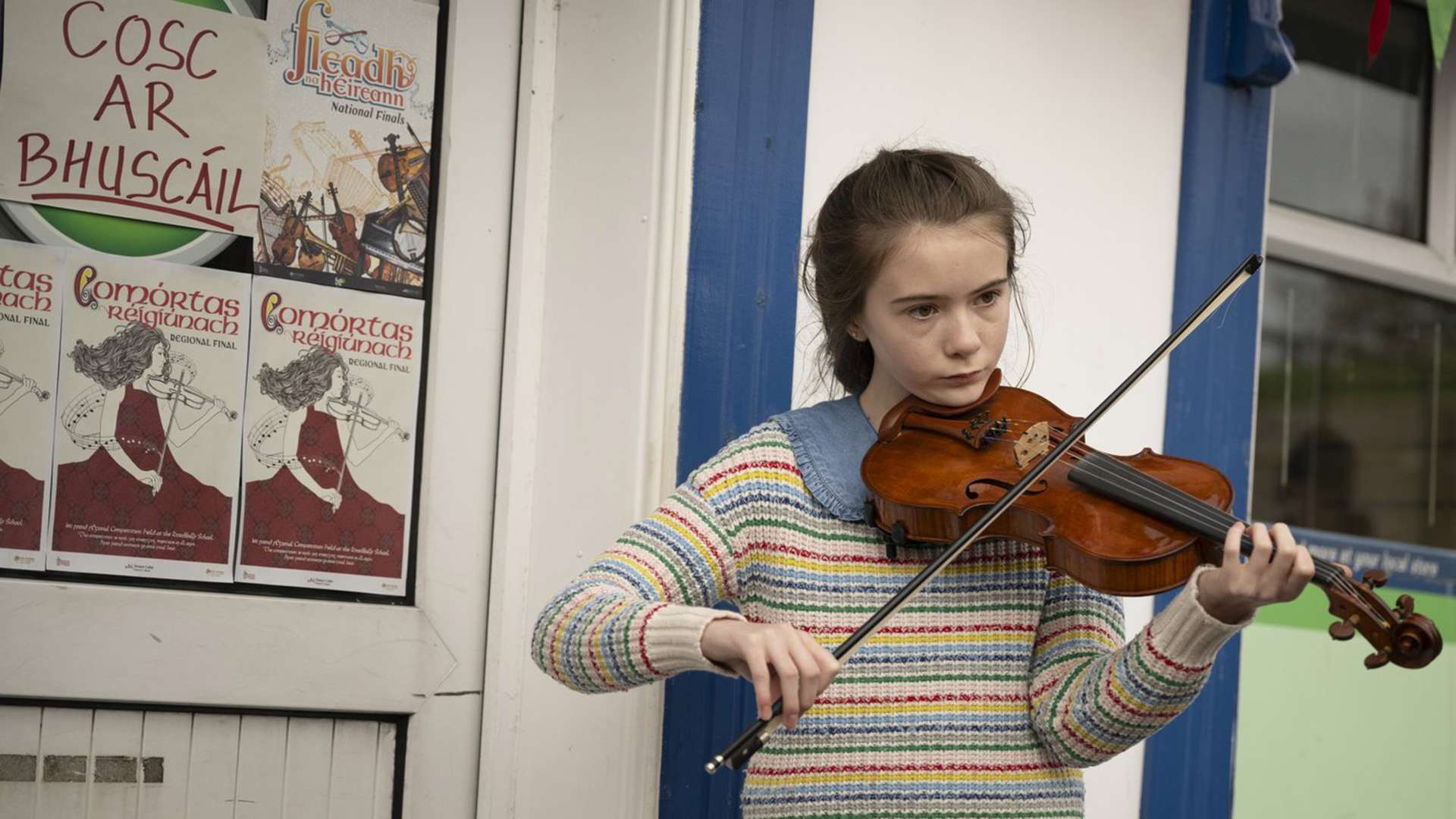 An scannán Fidil Ghorm á thaispeáint i gCois Fharraige