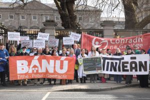 Bánú ag iarraidh ar vótálaithe ceist na tithíochta Gaeltachta a ardú le hiarrthóirí fothoghcháin i nGaillimh Thiar