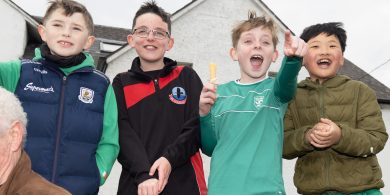 GAILEARAÍ: Paráid mhór agus slua breá ar an gCeathrú Rua do Lá Fhéile Pádraig