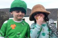 GAILEARAÍ: Ceol na n-óg sa treis ag paráid Bhaile an Fheirtéaraigh