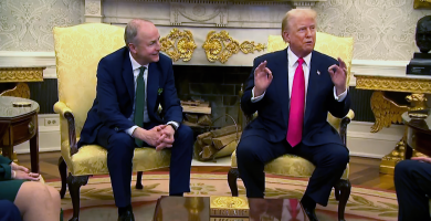 Plámás nó caint dhíreach: Ar chóir don Taoiseach labhairt go soiléir sa Teach Bán?