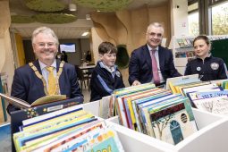 GNÉ-ALT FÓGRAÍOCHTA: Leabharlann Nua oscailte i mBaile Uí Ógáin, ina bhfuil spás céadfach tiomnaithe, limistéar do dhéagóirí agus seomraí ceoil & cruthaitheachta