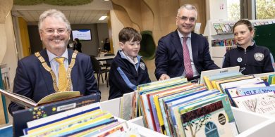 GNÉ-ALT FÓGRAÍOCHTA: Leabharlann Nua oscailte i mBaile Uí Ógáin, ina bhfuil spás céadfach tiomnaithe, limistéar do dhéagóirí agus seomraí ceoil & cruthaitheachta