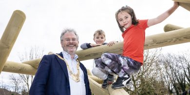 GNÉ-ALT FÓGRAÍOCHTA: Spás Súgartha Nua ag Páirc Finsbury, Dún Droma, Oscailte Anois!