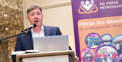 500 bunscoil lán-Ghaeilge nua ag teastáil ach níl ‘aon phlean’ ag an Roinn Oideachais – an Foras Pátrúnachta