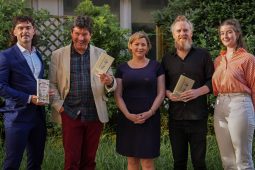 GAILEARAÍ: Neart ceoil is comhrá agus Gaeil na hEorpa ag ceiliúradh ag Éigse na Bruiséile