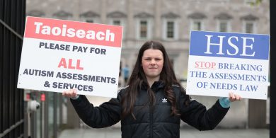 Ainneoin an riachtanais, ní heol don rialtas conas seirbhísí do pháistí le míchumas a fheabhsú