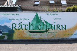 ‘Comórtas peile atá ann, ach tá an ceol agus cultúr againn freisin’ – Ráth Chairn ag fáil réidh d’fhéasta peile