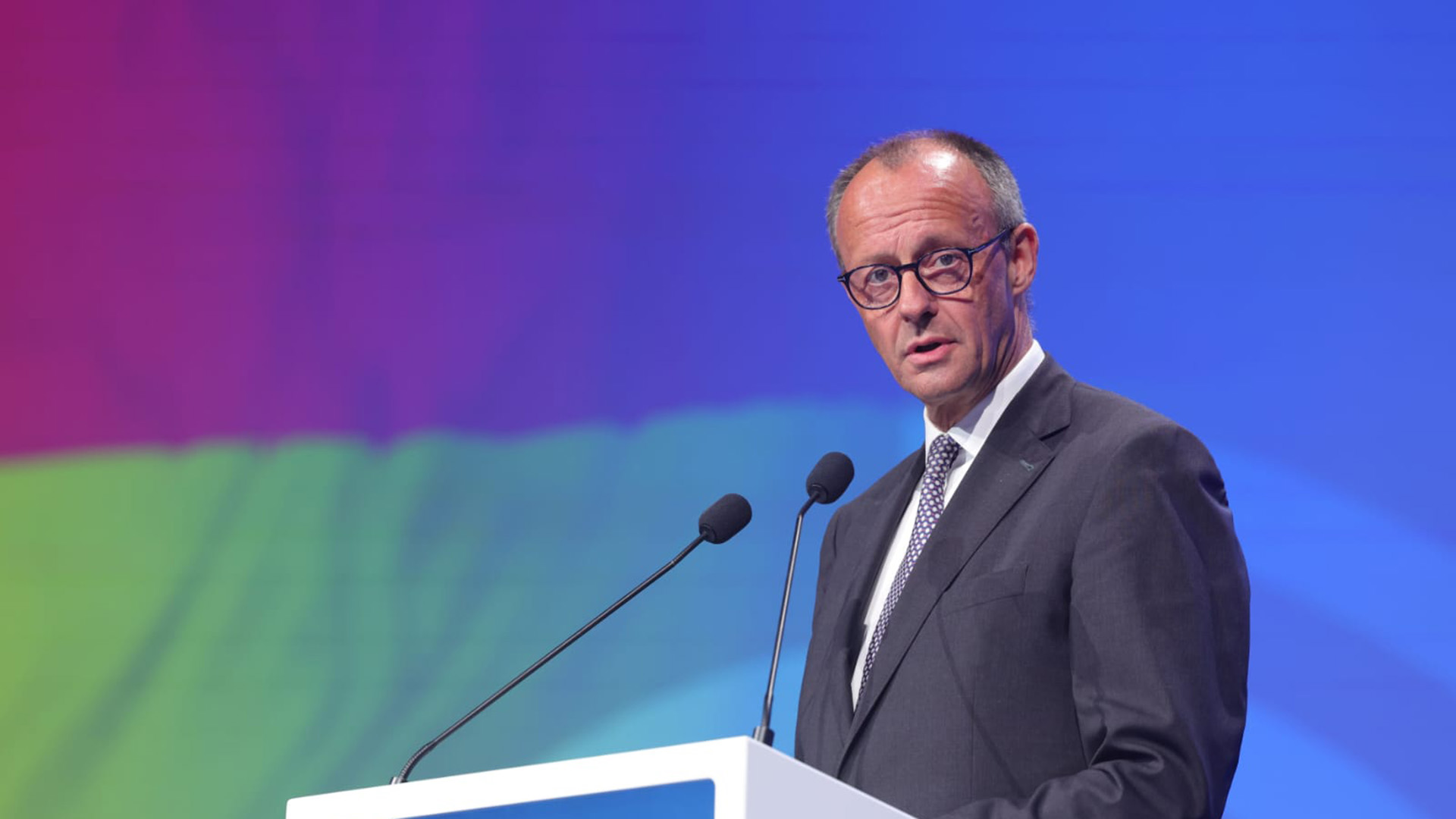 Teipthe ar Merz faomhadh an Bundestag a fháil le bheith ina sheansailéir