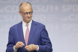 Merz le bheith ina sheansailéir agus dóthain vótaí faighte aige ar an dara hiarracht 