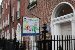 Roz Purcell agus Bernard Dunne cláraithe do ranganna Gaeilge