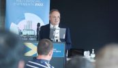 Idir phleidhcíocht agus dianmhachnamh sa Dáil agus ábhair mhóra á bplé