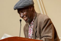 10 ráiteas ó Ngũgĩ wa Thiong’o faoi chúrsaí teanga