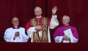 ‘Is gá bua luachmhar na saoirse cainte agus an phreasa a chosaint’ – An Pápa