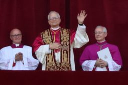 ‘Is gá bua luachmhar na saoirse cainte agus an phreasa a chosaint’ – An Pápa