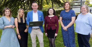 GAILEARAÍ: Eagrán eile den Reiviú seolta in Ollscoil na Gaillimhe