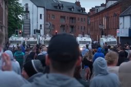 Bithiúntas ciníoch atá ann agus meatacht is ea é aon rud eile a rá