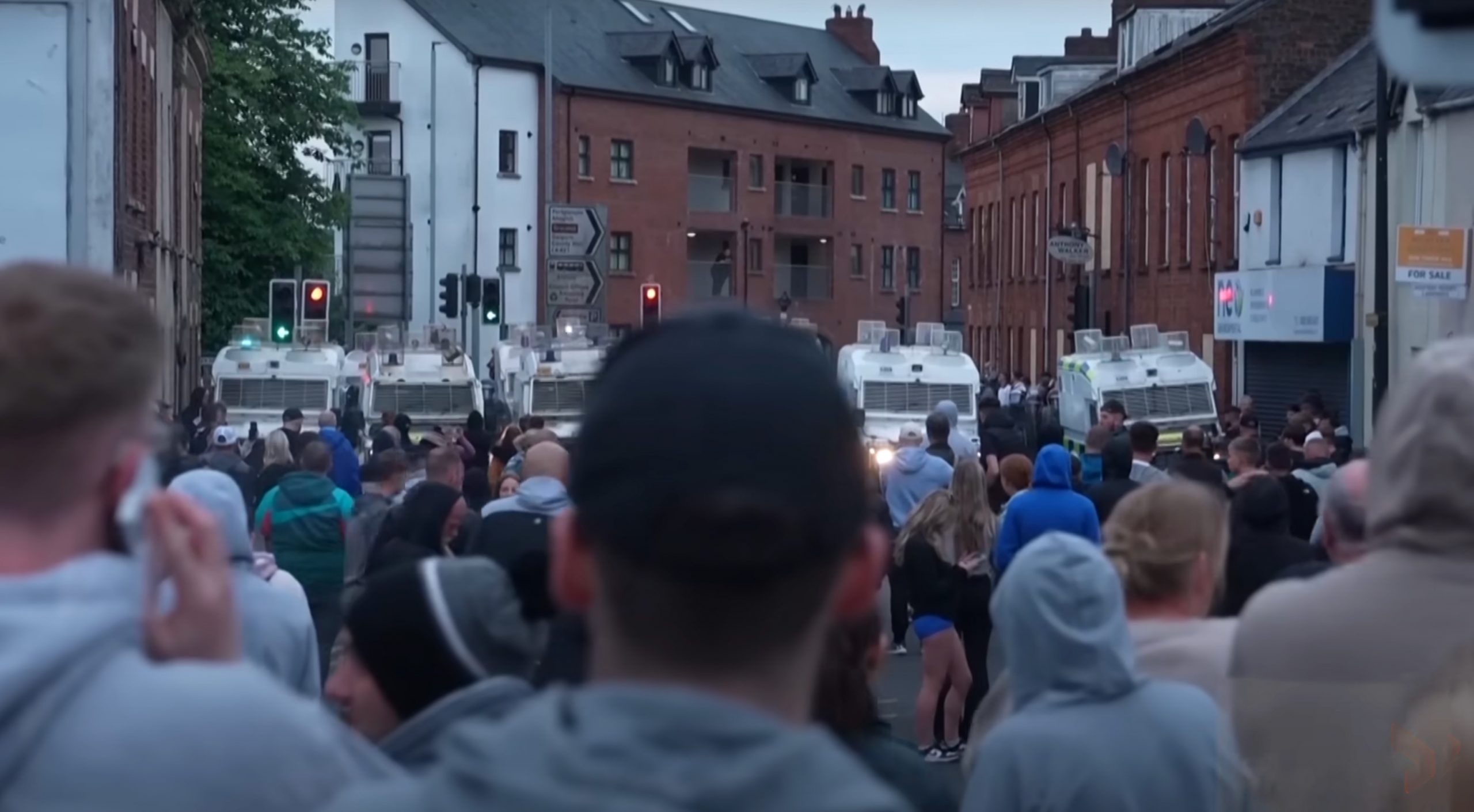Bithiúntas ciníoch atá ann agus meatacht is ea é aon rud eile a rá