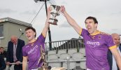 Gaeil na Mí ag ceiliúradh agus coirn na bhfear ag Comórtas Peile na Gaeltachta buaite ag Bhulf Tón agus Clann na nGael