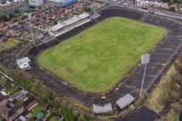 £50 milliún á chur ar fáil ag Rialtas na Breataine d’athfhorbairt Pháirc Mhic Easmainn