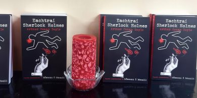 Leagan breá Gaeilge d’eachtraí cáiliúla Sherlock Holmes