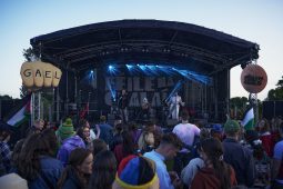 CULTÚR: Cruinniú na nÓg, Féile Leabhar Bhéal Feirste, Féasta Sráide, Féile Ealaíne an Earagail agus Féile na Gealaí i Ráth Chairn