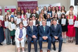 GAILEARAÍ: Gradaim Ghaeilge bronnta ar mhic léinn as Éirinn agus as Ceanada ar an gCeathrú Rua
