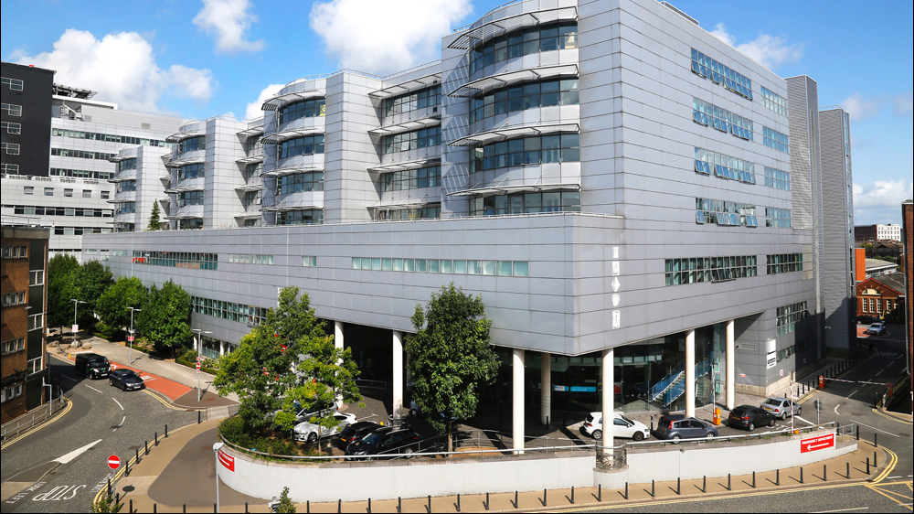 Scannal in Ospidéal Ríoga Victoria a chuirfeadh fuadach faoin gcroí