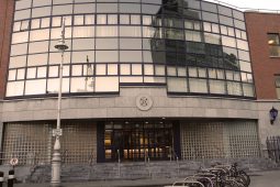 Scéalta ón stáisiún póilíní is gnóthaí san Eoraip