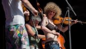  Caithfear cuireadh go dtí an tOireachtas a thabhairt do cheannródaí ceoil na hIorua