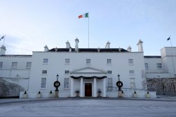 D’fhéadfadh sé nach mbeadh ach an t-aon chainteoir Gaeilge amháin ag seasamh i dtoghchán na huachtaránachta i mbliana