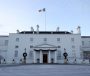 An pholaitíocht ag éirí níos lárnaí sa rás don oifig is lú sa tír a bhfuil polaitíocht ag baint léi