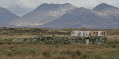 Radharc ar shaol nua sna spéartha dorcha i gConamara