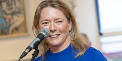 GAILEARAÍ: Albam nua le Bríd Ní Mhaoilchiaráin d’amhráin mhóra Chonamara seolta i gCarna