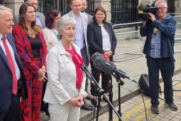 ‘Am na cinniúna é don tír’ – a feachtas uachtaránachta seolta ag Catherine Connolly 