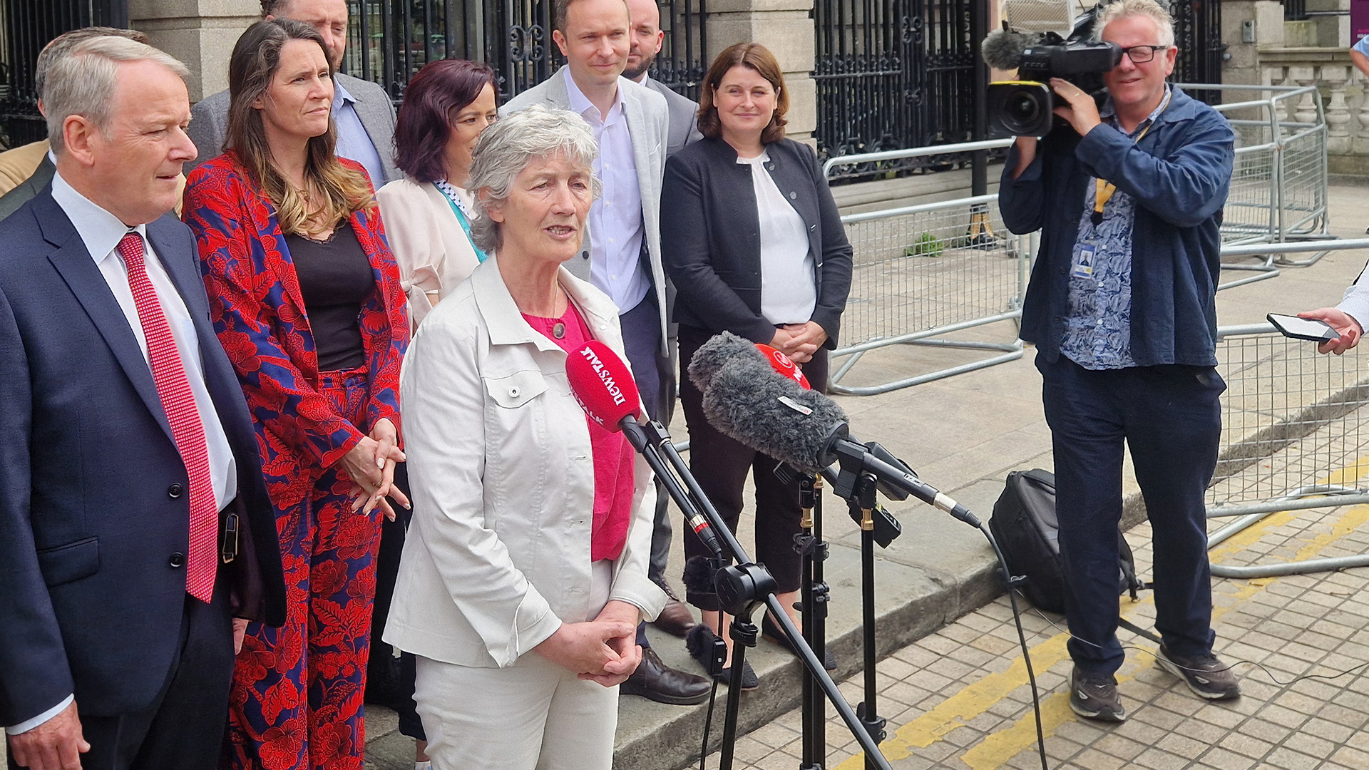 ‘Am na cinniúna é don tír’ – a feachtas uachtaránachta seolta ag Catherine Connolly 