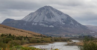 Tarrtháil tugtha ar shiúlaí sléibhe ar an Earagail