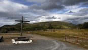Chuaigh na clocha a bhí tugtha trasna an Atlantaigh agam don uaigh amú ach nach fearr paidir a rá