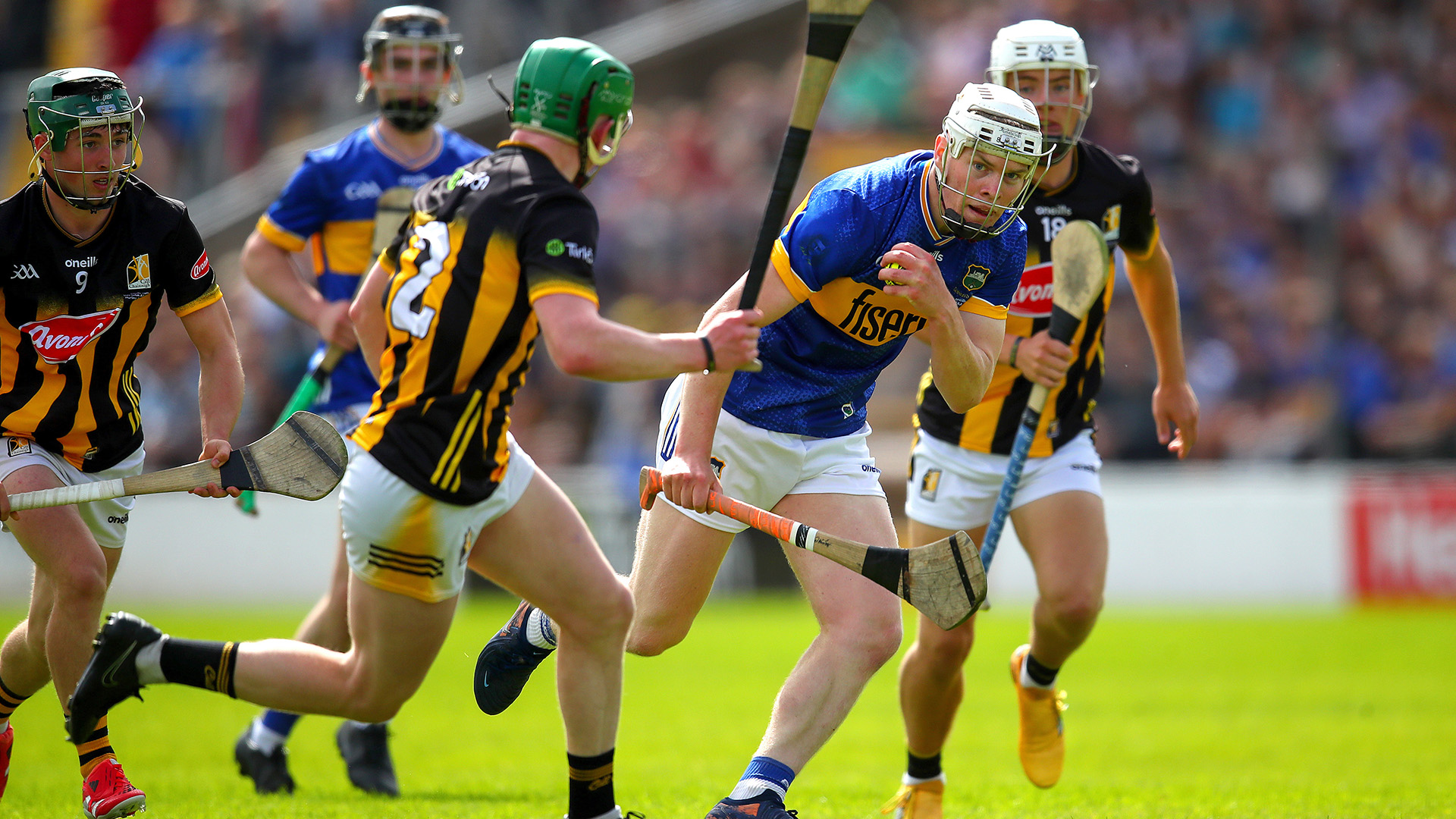 Dul chun cinn déanta ag Tiobraid Árann ach is deacair taithí na gCat a shárú