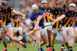 Tábhacht na gcúl léirithe ag Corcaigh agus Tiobraid Árann ar a mbealach chuig cluiche ceannais na hÉireann