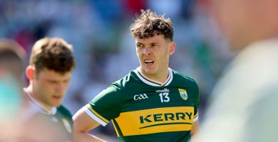 Beifear ag caint choíche ar an scór a fuair David Clifford agus bonnán leath ama séidte